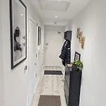 Stylish Harbourside Apartment