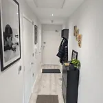 Stylish Harbourside Apartment