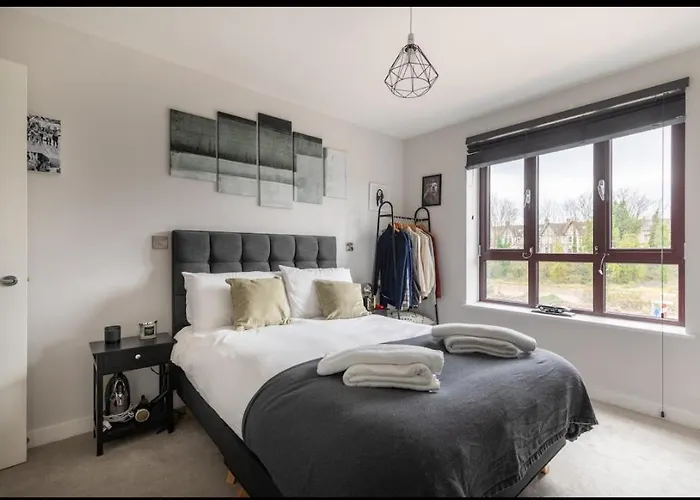 Stylish Harbourside Apartment