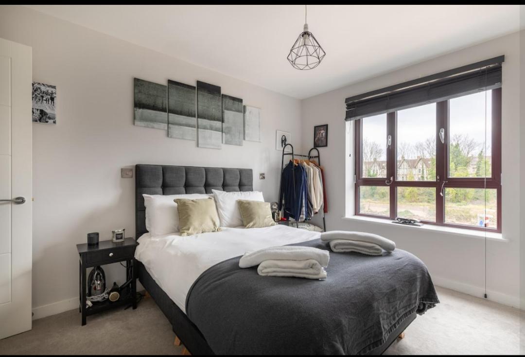 Stylish Harbourside Apartment