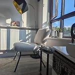 Stylish Harbourside Apartment